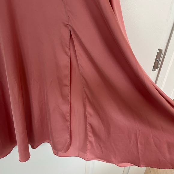 $245 Alexia Admor Light Pink Satin Puff Sleeve Midi V Neck Slit Dress - Picture 5 of 6